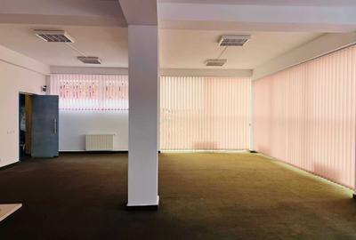 Spațiu comercial, de 105 mp, în Central - 4