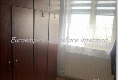 Apartament cu 2 camere semidecomandat în Km 4 - 5