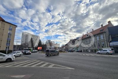 Apartament cu 2 camere decomandat, mobilat în Central