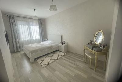 Casă cu 3 camere decomandat în 13 Decembrie - 2