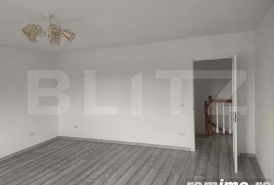 Casă cu 4 camere cu Teren 240 Mp în Central - 1