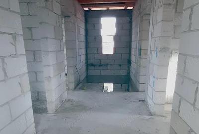 Casa la ro?u cu etaj are 7 camere ?i 500mp teren Casa la ro?u cu etaj are 7 camere ?i 500mp teren - 10