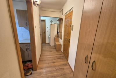 Vanzare apartament 2 camere decomandat etaj intermediar  Str.Carpatilor - 22