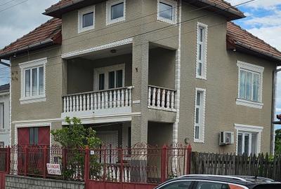 Casă cu 4 camere în Cetate - 2