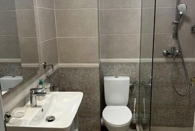 Garsonieră decomandată în Roșu