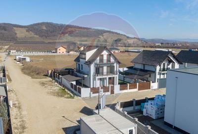 Casă cu 9 camere cu Teren 501 Mp în Hărman - 34