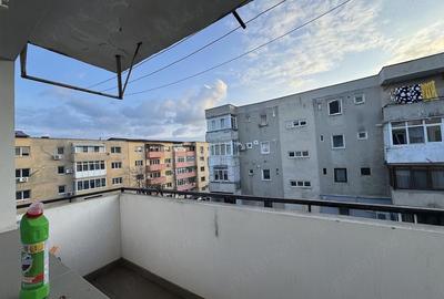 Apartament cu 3 camere decomandat în Exterior Vest - 1