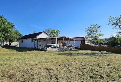 Casă cu 3 camere cu Teren 1075 Mp în Topalu - 9