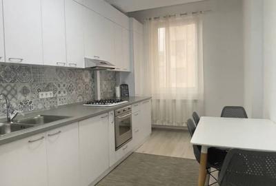 Garsonieră decomandată în Titan