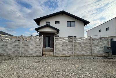 Casă cu 3 camere în Berceni