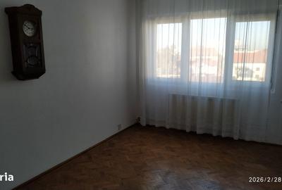 Apartament cu 3 camere semidecomandat în Circumvalațiunii - 12