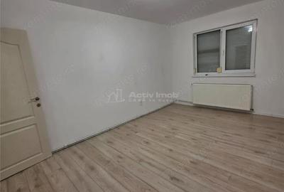 Apartament cu 3 camere semidecomandat în Micro 9 - 2