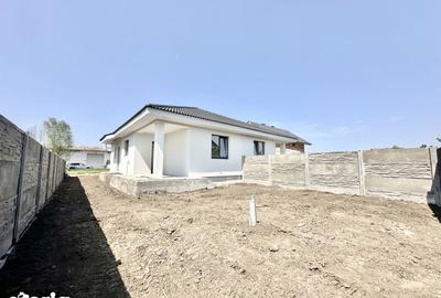 Casă cu 3 camere cu Teren 250 Mp în Moșnița Nouă