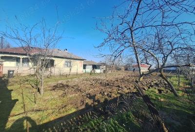 Casă cu 2 camere cu Teren 600 Mp în Văleni - 4