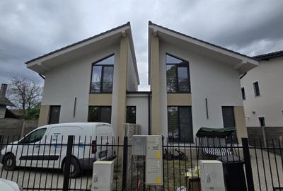 Duplex despartit prin camera tehnica - 4 camere Toate Utilitatile - 2