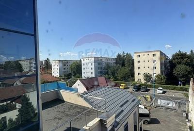Cladire de 902 mp utili de vanzare, zona Grivitei - DN 13, COMISION 0 - 38
