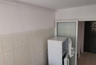 Apartament cu 2 camere semidecomandat în Alexandru Obregia - 3