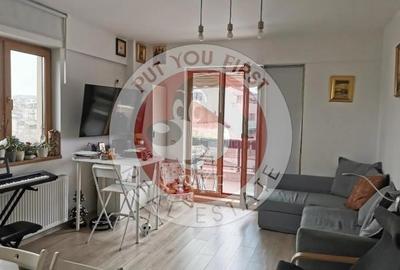 Apartament cu 4 camere semidecomandat în Bucureștii Noi