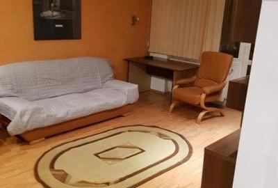 Apartament cu 3 camere decomandat, mobilat în Tei