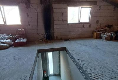 Spațiu comercial, de 280 mp, în Central - 3