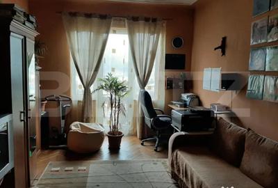 Casă cu 10 camere cu Teren 355 Mp în Democrației - 2