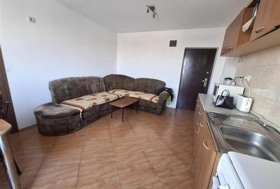 Apartament cu 3 camere semidecomandat, mobilat în Hipodrom 1
