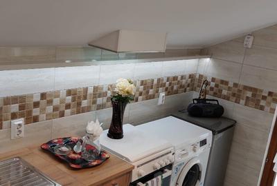 Inchiriez apartament 2 camere la casa et. 1 zona lini?tita periferie - 17