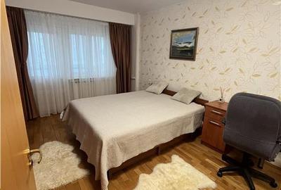 Apartament cu 4 camere decomandat, mobilat în Tei