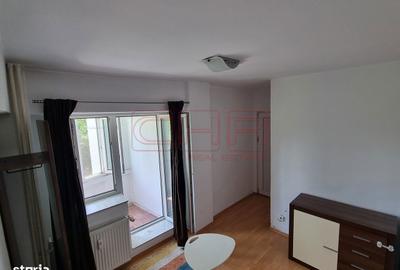 Apartament cu 3 camere decomandat, mobilat în Tei