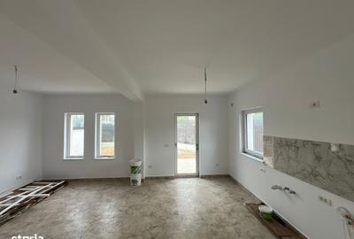 Casă cu 4 camere semidecomandat cu Teren 400 Mp în Miroslava - 6