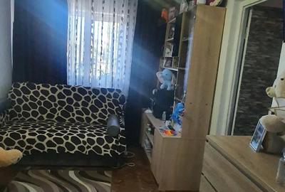 Vand sau schimb apartament 3 camere,semidecomandat Razboieni Pitesti cu casa - 2