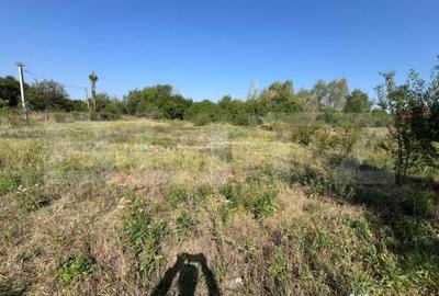 Teren de 2000 mp, în Central - 4