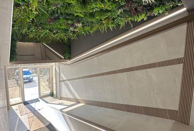 Penthouse cu 3 camere semidecomandat în Sud