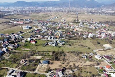 Teren de 2421 mp, în Mireșu Mare