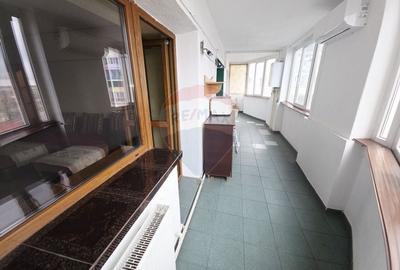 Apartament cu 2 camere de vanzare in zona 1 Mai - 23