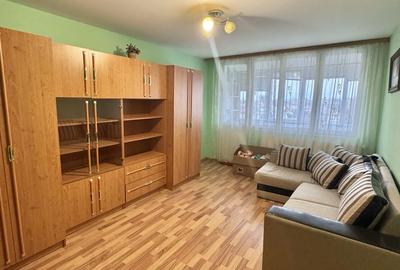 Apartament cu 3 camere decomandat în Cetății