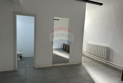 Spațiu comercial, de 214 mp, în Central - 7