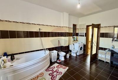 Casă cu 5 camere cu Teren 3400 Mp în Garoafa - 12