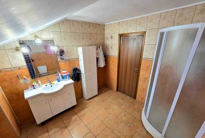 Casă cu 4 camere în Central - 2