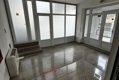 Spatiu comercial pe 2 nivele 700mp cu 20 incaperi si 10 bai pretabil clinica - 5