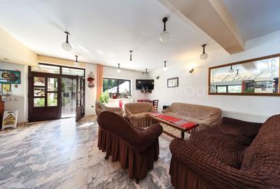 Casă individuală cu 11 camere cu Canalizare în Bran - 9