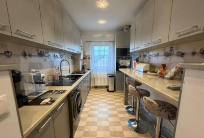 Apartament cu 3 camere semidecomandat, mobilat în Florești - 1