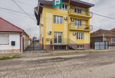 Casă individuală cu 12 camere cu Canalizare în Băile 1 Mai - 30