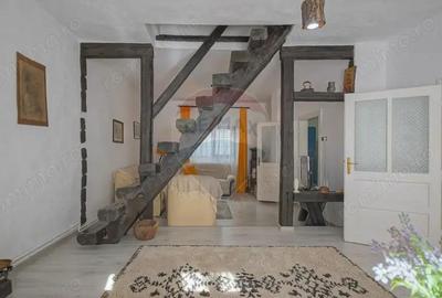 Casă cu 5 camere cu Teren 4200 Mp în Moieciu - 2