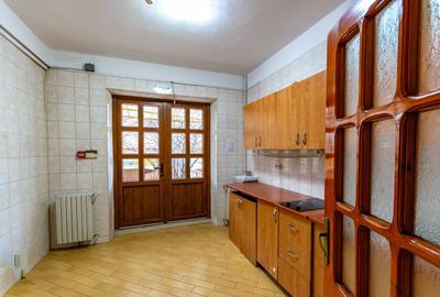 Casă individuală cu 16 camere cu Canalizare în Aviației - 9