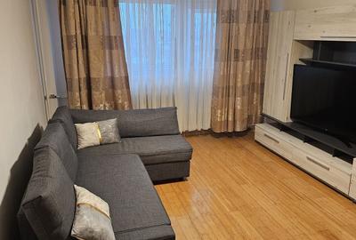 Apartament cu 3 camere decomandat, mobilat în Titan