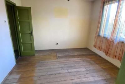 Casă cu 2 camere cu Teren 300 Mp în Petros - 5
