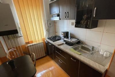 Apartament cu 3 camere semidecomandat în Central - 1