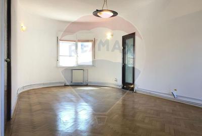 Apartament cu 4 camere nemobilat in P-ta Victoriei langa Orange - 2