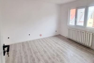 Aproape De Castelul Cantacuzino Aproape De Castelul Cantacuzino - 2